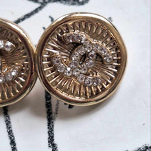 Load image into Gallery viewer, 20 mm stamped,buttons,zirkonia,gold metal.
