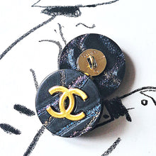 Load image into Gallery viewer, 25 mm buttons, stamped gold,metal,,resin ,opalescent
