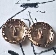 Load image into Gallery viewer, 20 mm stamped buttons , gold metal,
