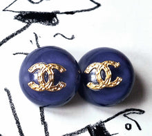 Load image into Gallery viewer, 20 mm stamped  buttons ,resin ,
