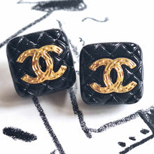 Load image into Gallery viewer, 16 mm   buttons,stamped,,resin, quilted
