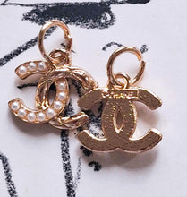 Load image into Gallery viewer, 13,5 mm stamped,buttons,pendant,faux perlen,gold metal
