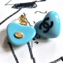 Load image into Gallery viewer, 17 mm stamped pendant, buttons,resin,baby blue
