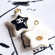 Load image into Gallery viewer, 22 mm   pendant buttons ,stamped,,resin,
