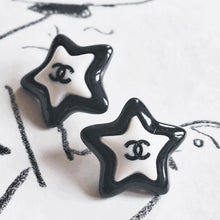 Load image into Gallery viewer, 22 mm   buttons ,stamped,,resin,
