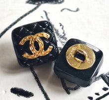 Load image into Gallery viewer, 16 mm   buttons,stamped,,resin, quilted
