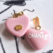 Load image into Gallery viewer, 17 mm stamped  pendant buttons,resin pink
