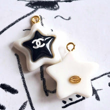 Load image into Gallery viewer, 22 mm   pendant buttons ,stamped,,resin,
