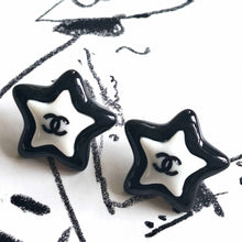 Load image into Gallery viewer, 22 mm   buttons ,stamped,,resin,
