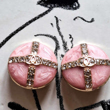 Load image into Gallery viewer, 18 mm stamped  buttons, gripox,zirkonia ecru,gold metal, opalescent,pink
