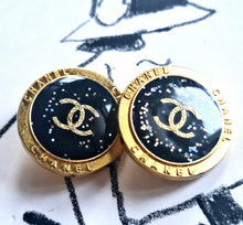 Load image into Gallery viewer, 23 mm  stamped,buttons,shimmering filings,gripox
