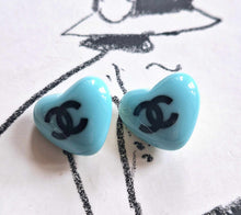 Load image into Gallery viewer, 17 mm stamped , buttons,resin,baby blue
