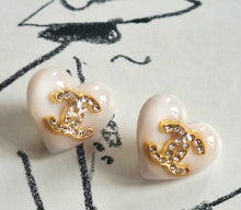 Load image into Gallery viewer, 18 mm  buttons,stamped,,resin,zirkonia ,milk
