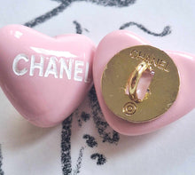 Load image into Gallery viewer, 17 mm stamped buttons,resin pink
