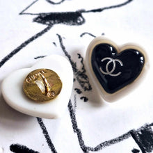 Load image into Gallery viewer, 20 mm   buttons ,stamped,,resin,
