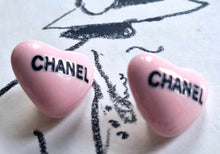 Load image into Gallery viewer, 17 mm stamped buttons,resin pink
