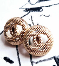 Load image into Gallery viewer, 20 mm stamped buttons,gold metal
