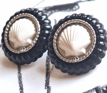 Load image into Gallery viewer, 18 mm stamped buttons,gripox,metal
