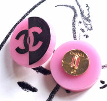 Load image into Gallery viewer, 20 mm stamped  buttons  pendant,resin ,
