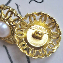 Load image into Gallery viewer, 20 mm stamped buttons ,metal,faux perlen
