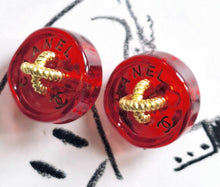 Load image into Gallery viewer, 21 mm   buttons   stamped,pendant,resin,red
