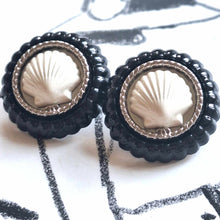 Load image into Gallery viewer, 18 mm stamped buttons,gripox,metal
