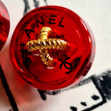 Load image into Gallery viewer, 21 mm   buttons   stamped,pendant,resin,red
