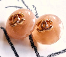Load image into Gallery viewer, 14 mm  buttons ,resin, ,opalescent peach

