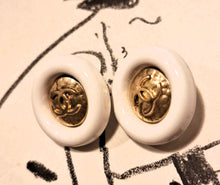 Load image into Gallery viewer, 18 mm stamped buttons,gripox,metal
