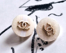 Load image into Gallery viewer, 12 mm  buttons ,opalescent,,resin,
