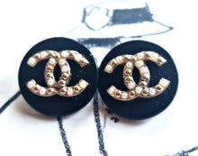 Load image into Gallery viewer, 22 mm stamped buttons,metal,emaille,faux perlen
