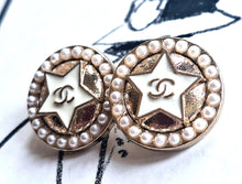 Load image into Gallery viewer, 22 mm stamped buttons,emaille,faux peren,metal
