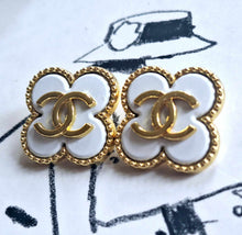 Load image into Gallery viewer, 22 mm  stamped ,buttons-gripox,metal
