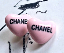 Load image into Gallery viewer, 17 mm stamped buttons,resin pink
