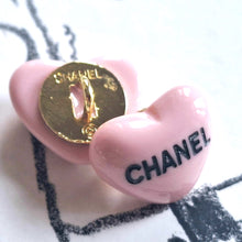 Load image into Gallery viewer, 17 mm stamped buttons,resin pink
