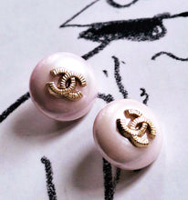 Load image into Gallery viewer, 12 mm  buttons ,resin, pearl pink
