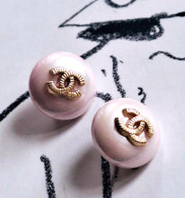 Load image into Gallery viewer, 12 mm  buttons ,resin, pearl pink
