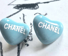 Load image into Gallery viewer, 17 mm stamped buttons,resin,baby blue
