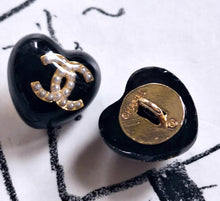 Load image into Gallery viewer, 18 mm buttons, stamped, gold,metal,resin,faux perlen
