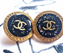 Load image into Gallery viewer, 23 mm  stamped,buttons,shimmering filings,gripox
