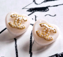 Load image into Gallery viewer, 16 mm   stamped buttons,ecru,resin, pearl,faux perlen
