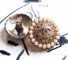 Load image into Gallery viewer, 22 mm stamped buttons  faux perlen,
