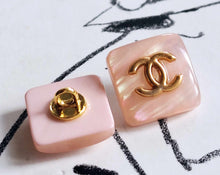 Load image into Gallery viewer, 16 mm,buttons,resin,opalescent ,pearl
