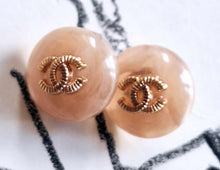 Load image into Gallery viewer, 12 mm  buttons ,resin, apricose,opalescent
