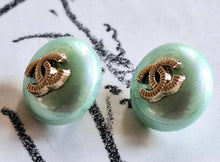 Load image into Gallery viewer, 12 mm  buttons ,resin, pearl
