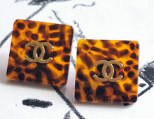 Load image into Gallery viewer, 18 mm,buttons,resin,panther
