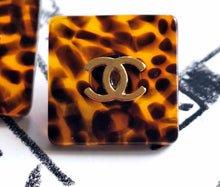 Load image into Gallery viewer, 18 mm,buttons,resin,panther
