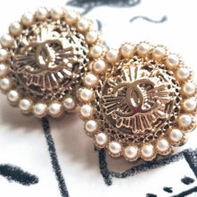 Load image into Gallery viewer, 22 mm stamped buttons  faux perlen,
