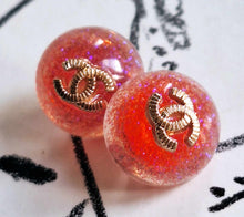 Load image into Gallery viewer, 14 mm  buttons ,resin, ,opalescent
