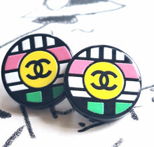 Load image into Gallery viewer, 22 mm stamped buttons,resin ,
